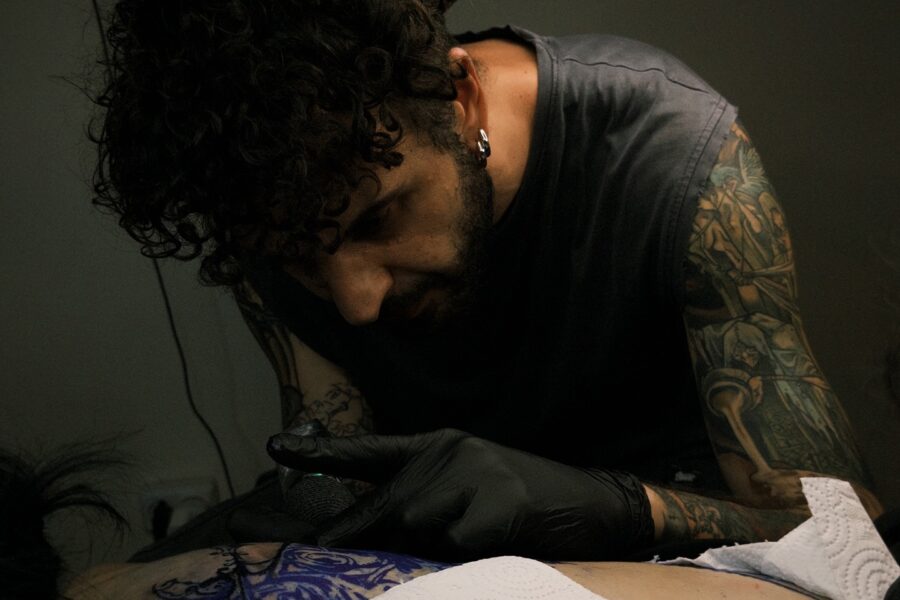 ტატუს ტენდენციები 2025 წელს — რა სტილია პოპულარული?